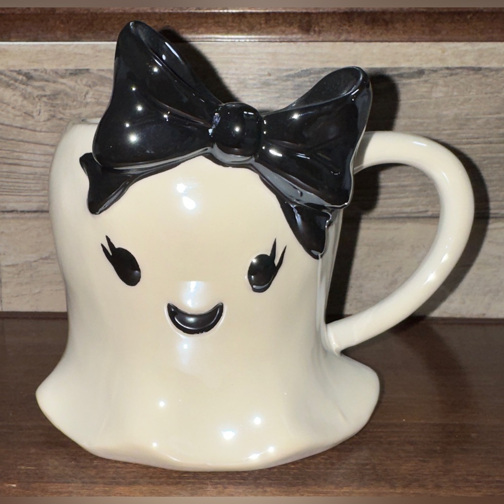 Super Cute 🥰 White Iridescent Girl Ghost 👻 with Black Bow 🎀 Mug -New
